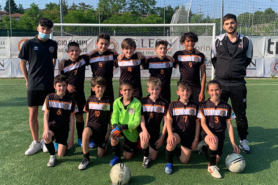 I ragazzi di Jacob Bjorhovde in posa prima del match